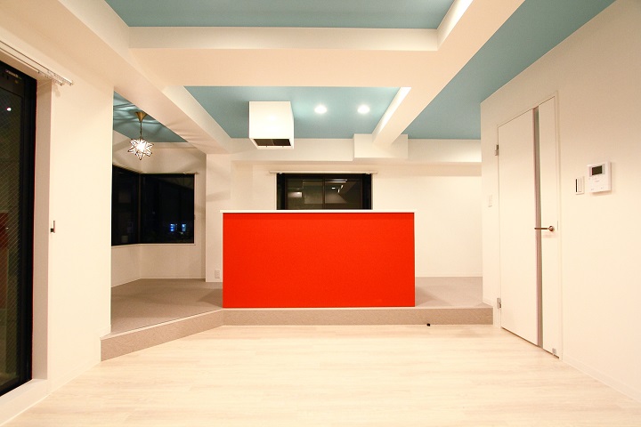 DINING LIFE TYPE RED　／オーロラが降り注ぐ自分専用カフェ