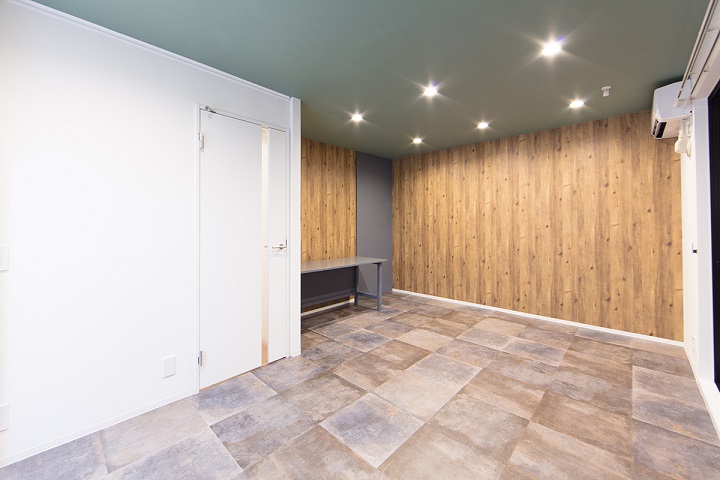 GARAGE LIFE TYPE BROWN WOOD　／道楽部屋