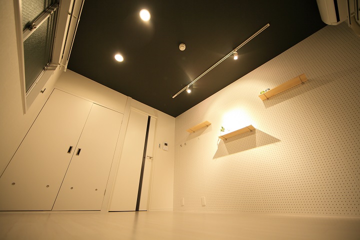 DECO LIFE VER GREEN ASH　／自慢の壁と暮らす部屋
