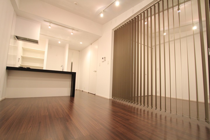 VERTICAL LIFE　／間取りが変化するお部屋